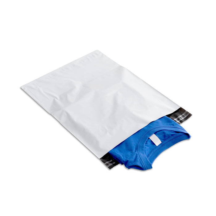 03 - Folienversandtasche (350x450+50) - Merch draußen