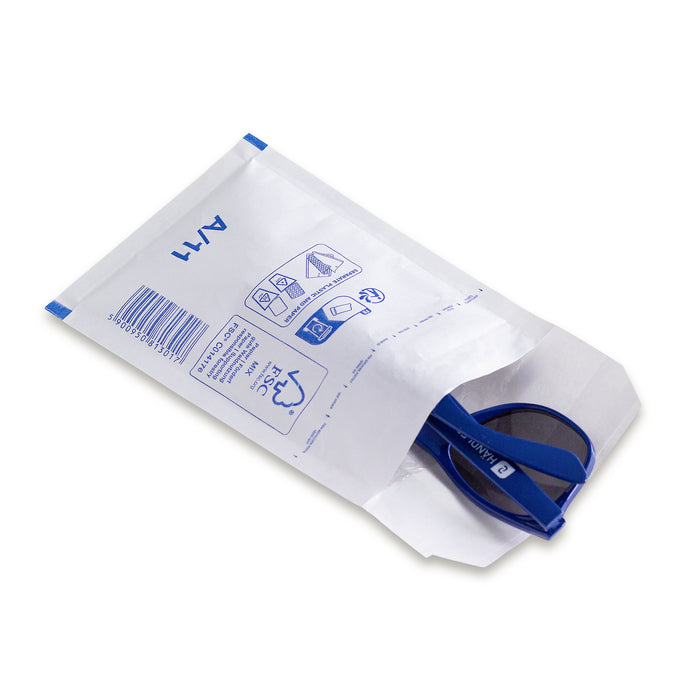Produktfotos_Luftpolsterversandtasche_A11 - weiß - 5 - Offen (halb eingelegt)